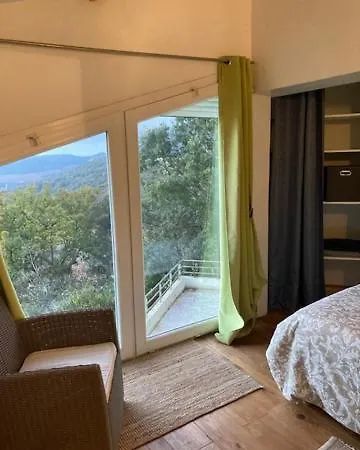 Jolie Location Paisible , Magnifique Vue Mer . *